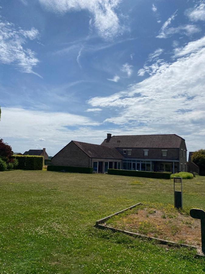 La Cle Des Champs Bed & Breakfast Jodoigne Exterior photo